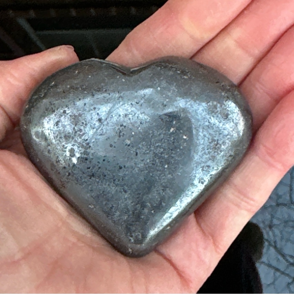 Genuine 1145.00 Cts Hematite Healing Heart